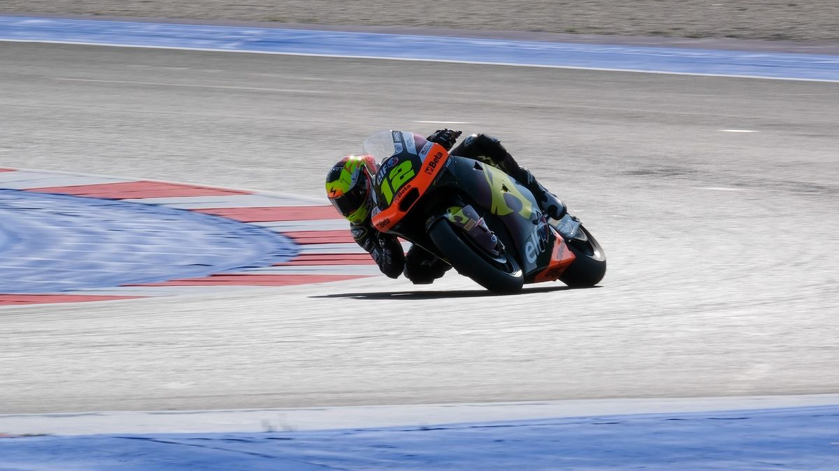 Salač odstartuje ve Valencii do posledního závodu Moto2 v sezoně z páté řady